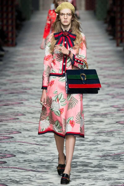 Look 25